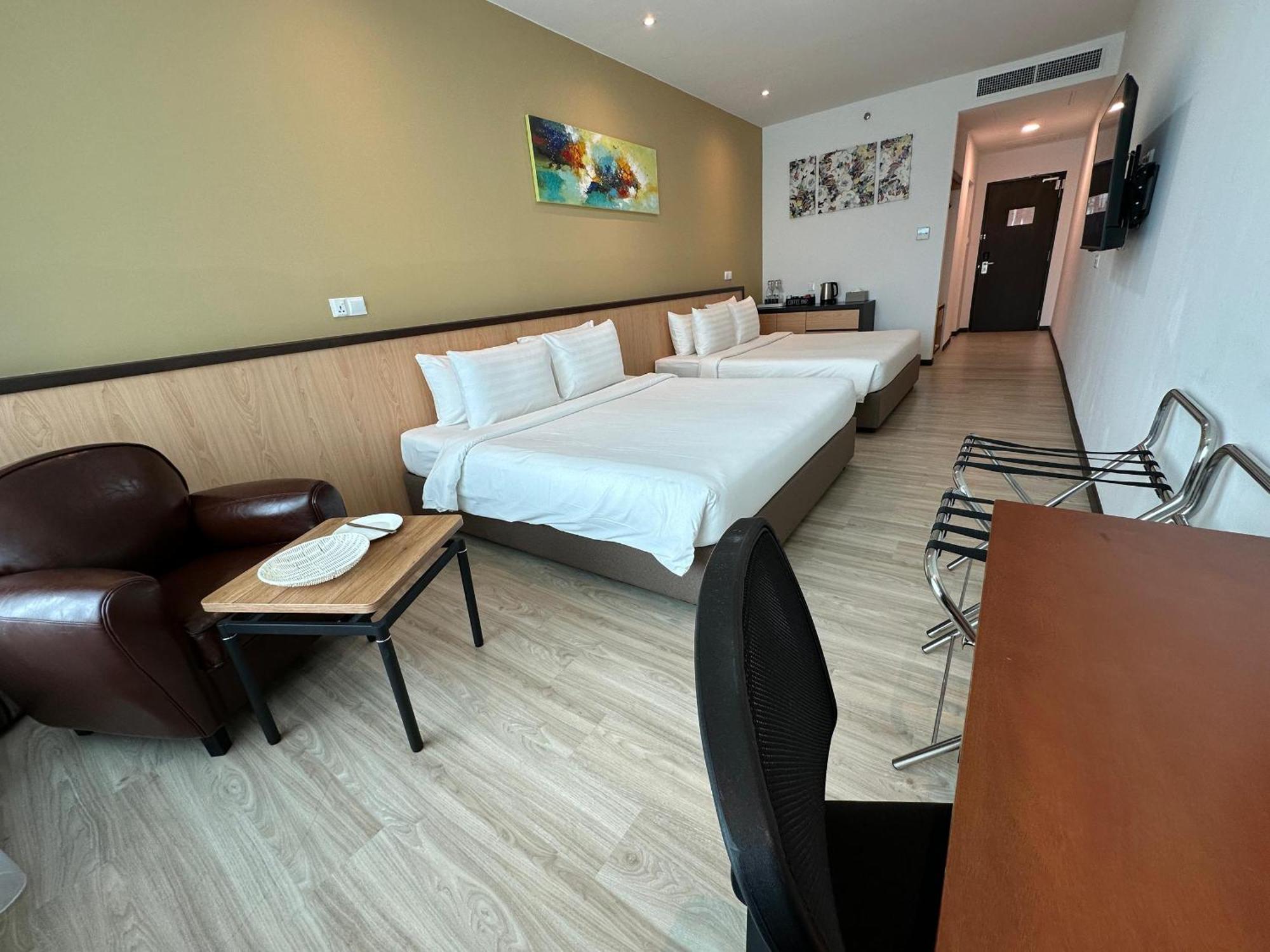 7 Suria 4* Kota Kinabalu