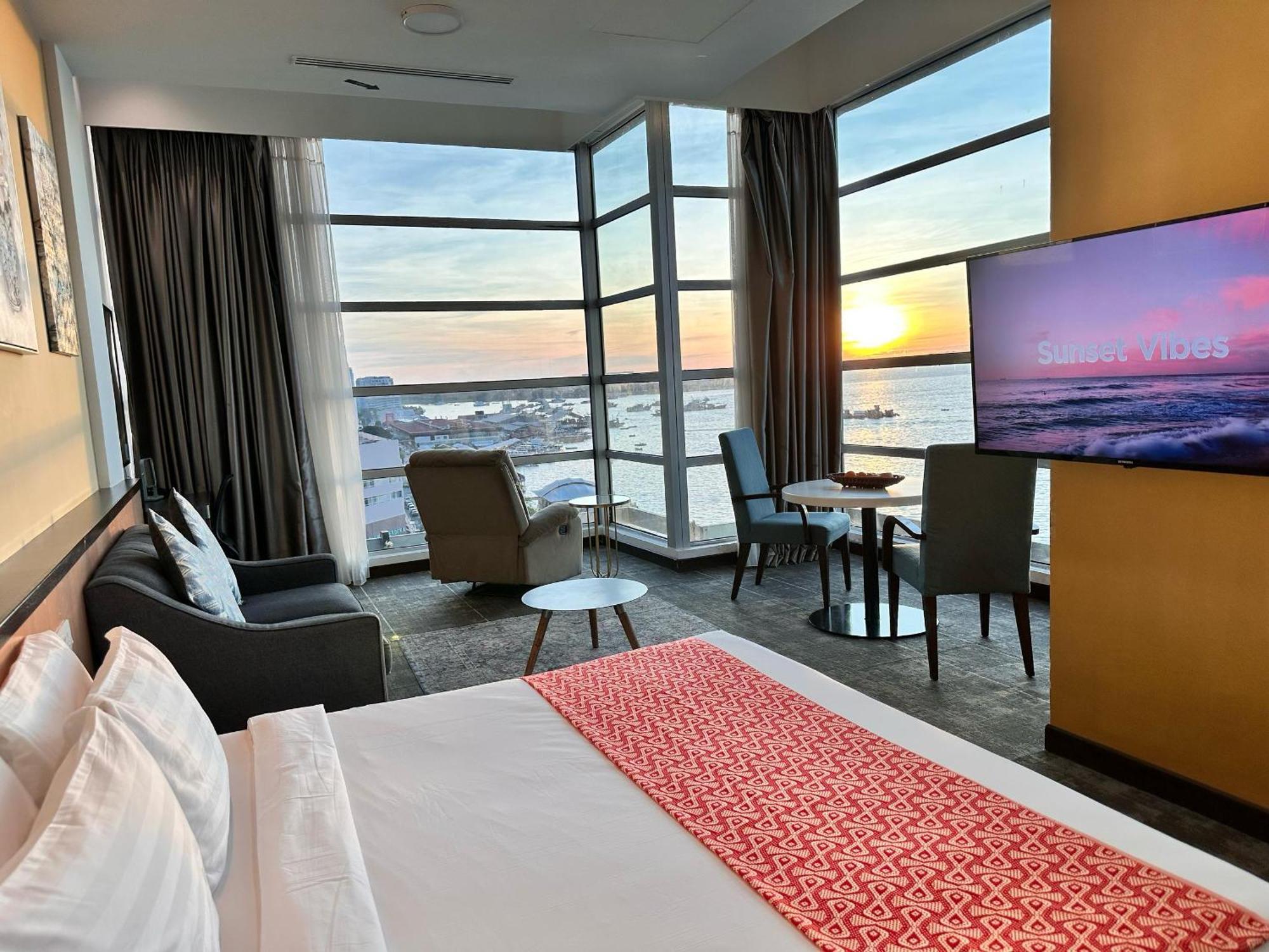 7 Suria Hotel Kota Kinabalu