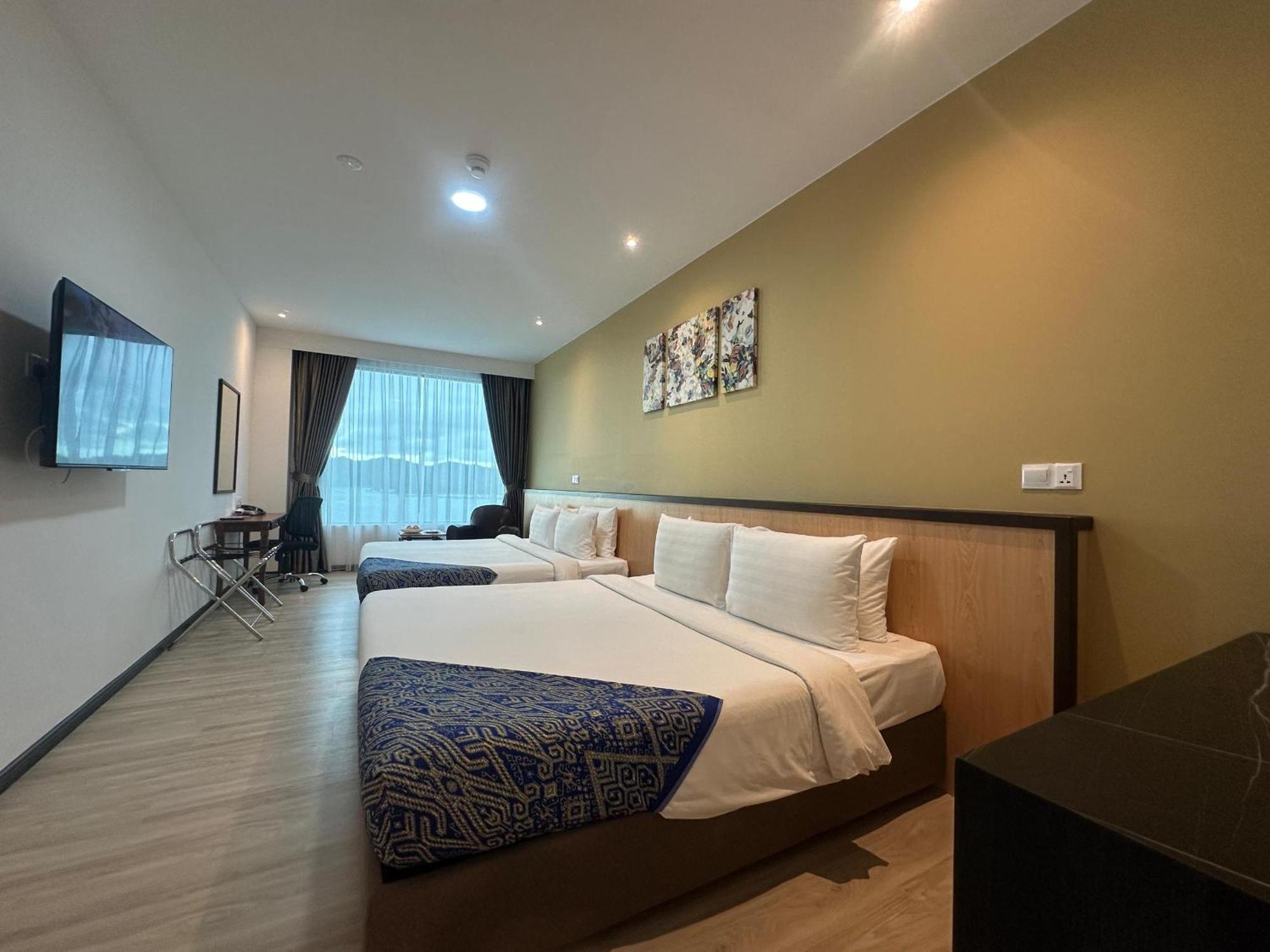 Hotel 7 Suria