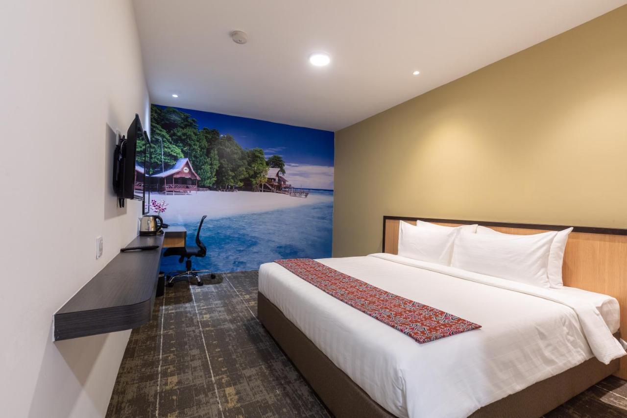 7 Suria Hotel Kota Kinabalu